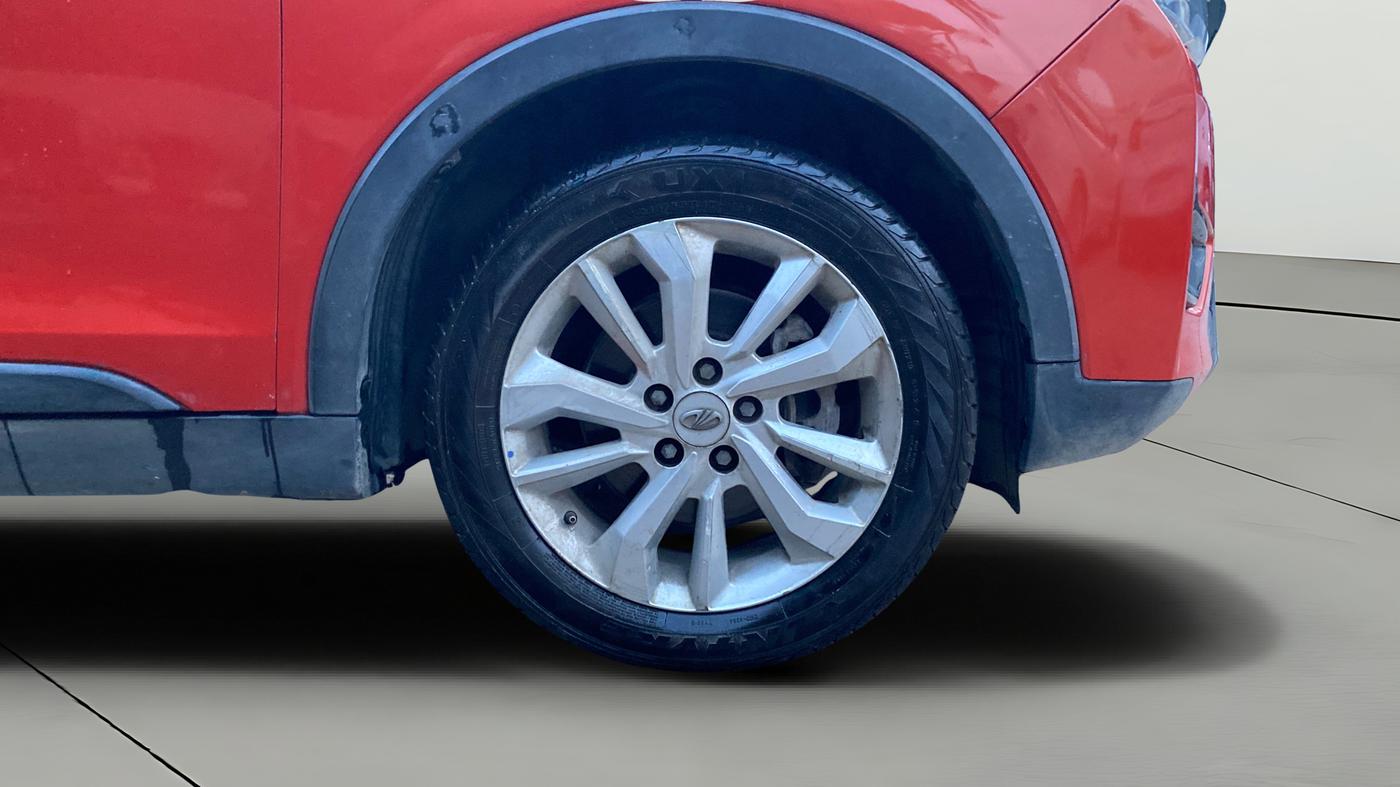 2019 Mahindra XUV300 W8 1.2 PETROL, Petrol, Manual, 80,467 km, Right Front Wheel