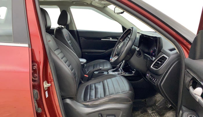 2020 KIA SELTOS GTX PLUS 1.4 PETROL DCT DUAL TONE, Petrol, Automatic, 1,25,137 km, Right Side Front Door Cabin