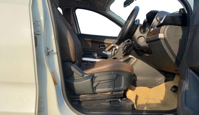 2020 Tata Harrier XZA 2.0L DUAL TONE, Diesel, Automatic, 1,22,626 km, Right Side Front Door Cabin