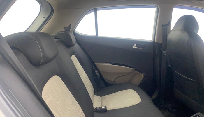 2015 Hyundai Grand i10 ASTA 1.1 CRDI, Diesel, Manual, 1,07,537 km, Right Side Rear Door Cabin