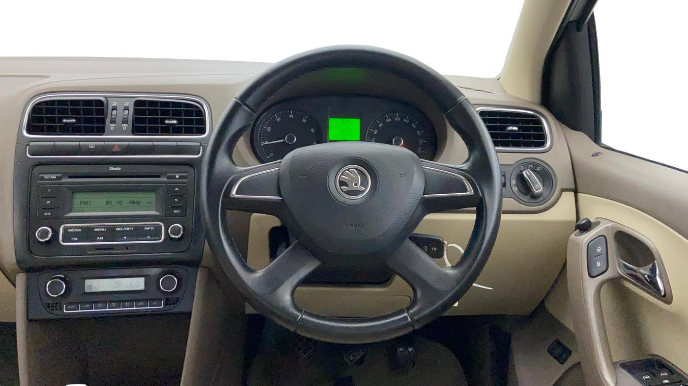 2013 Skoda Rapid ELEGANCE 1.6 MPI MT, Petrol, Manual, 84,349 km, Steering Wheel Close Up