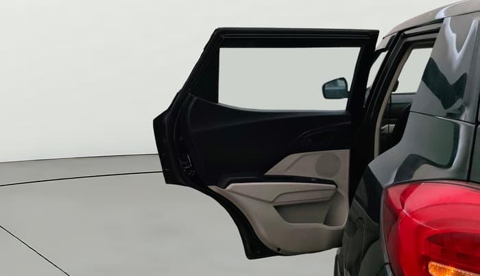 2022 Mahindra XUV300 W4 1.2 PETROL, Petrol, Manual, 1,07,747 km, LHS Rear Door