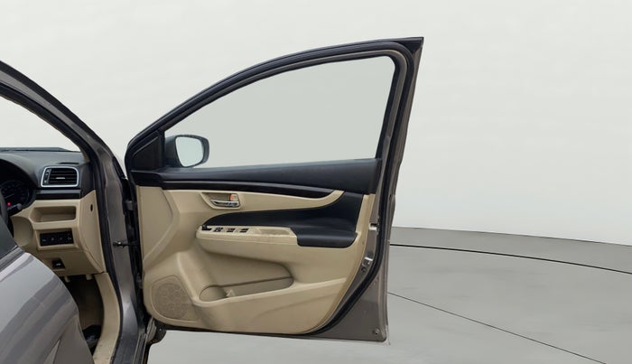 2016 Maruti Ciaz VDI+ SHVS, Diesel, Manual, 68,371 km, RHS Front Door