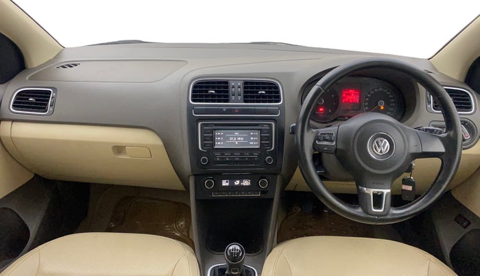 2013 Volkswagen Vento HIGHLINE 1.6 MPI, Petrol, Manual, 1,25,412 km, Dashboard