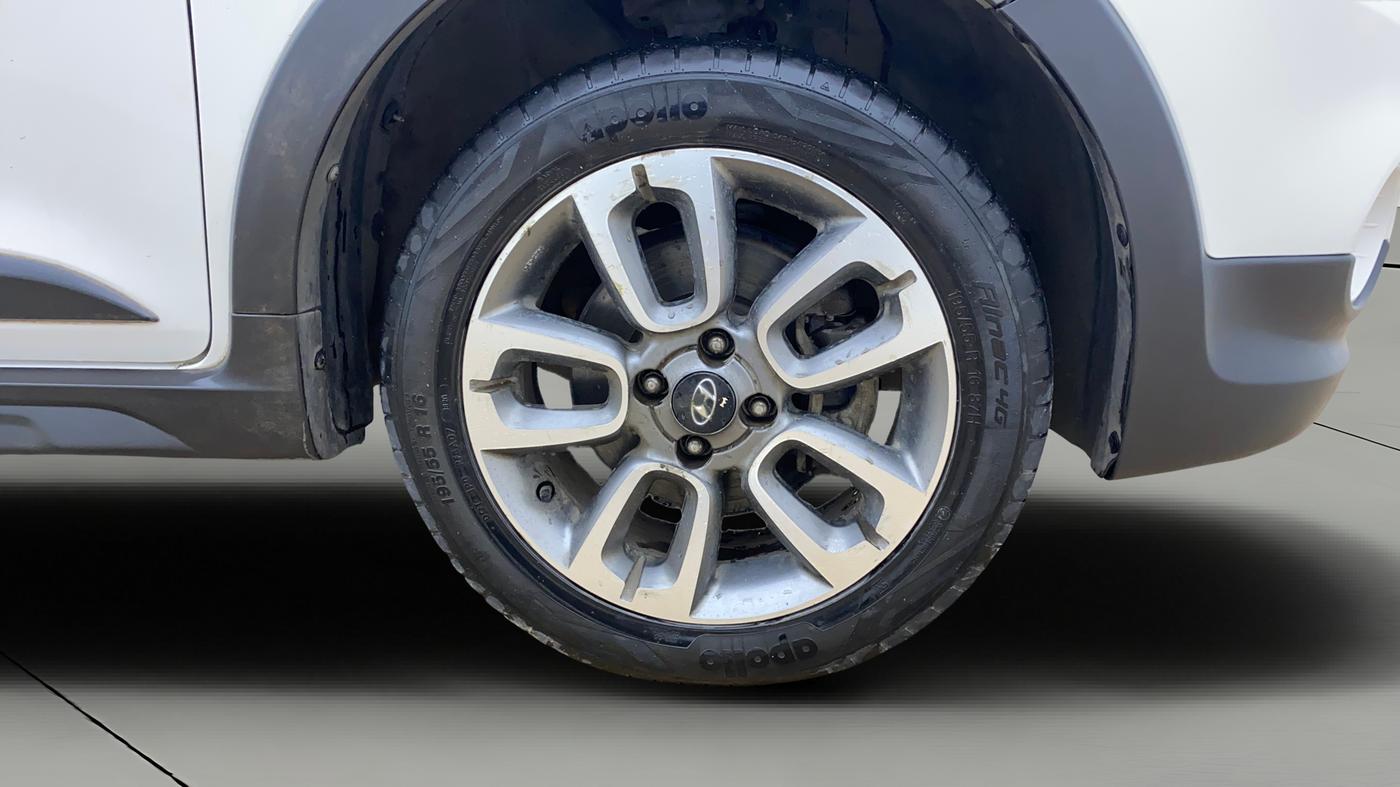 2015 Hyundai i20 Active 1.2 S, Petrol, Manual, 95,414 km, Right Front Wheel