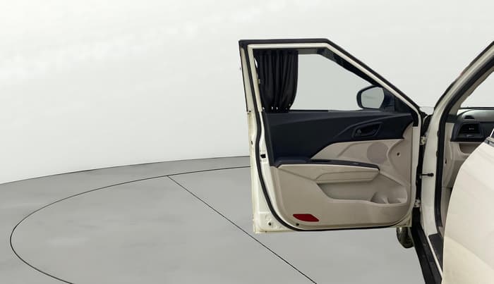 2022 Mahindra XUV300 W8 (O) 1.2 PETROL AMT, Petrol, Automatic, 80,718 km, LHS Front Door