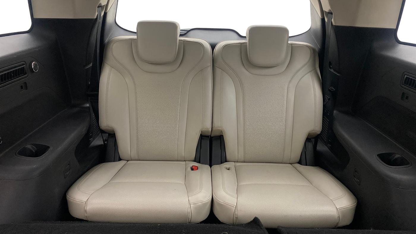 2021 Mahindra XUV700 AX 7 LUXURY P AT 7 STR, Petrol, Automatic, 1,33,099 km, Third Seat Row ( optional )