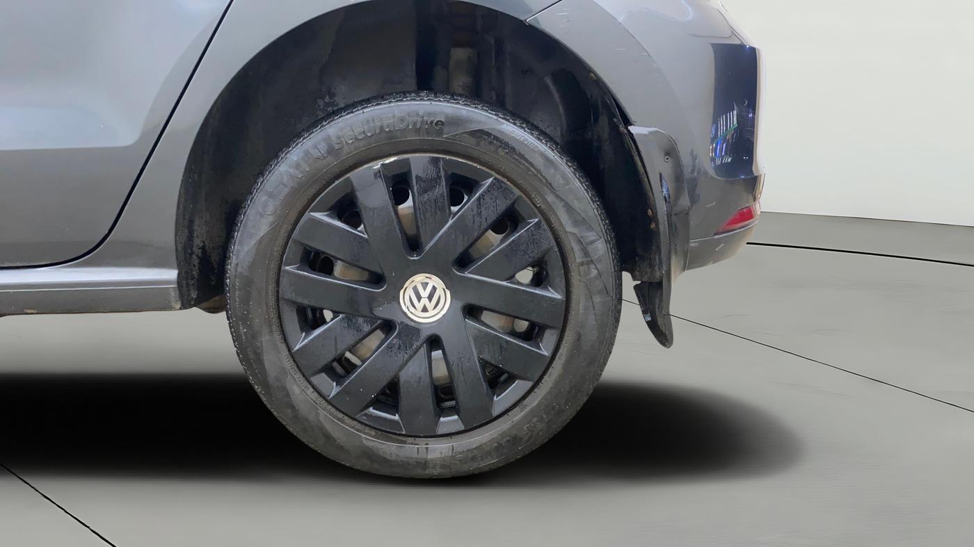 2015 Volkswagen Polo COMFORTLINE 1.2L, Petrol, Manual, 73,819 km, Left Rear Wheel