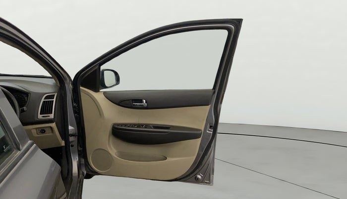 2012 Hyundai i20 SPORTZ 1.2, CNG, Manual, 1,20,834 km, RHS Front Door