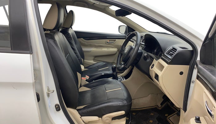 2014 Maruti Ciaz ZXI, Petrol, Manual, 78,079 km, Right Side Front Door Cabin