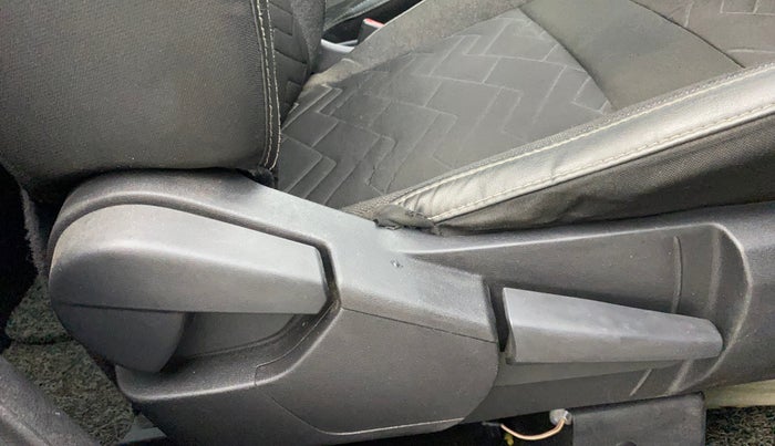2021 Nissan MAGNITE XV PREMIUM TURBO (O) CVT, Petrol, Automatic, 46,389 km, Driver Side Adjustment Panel