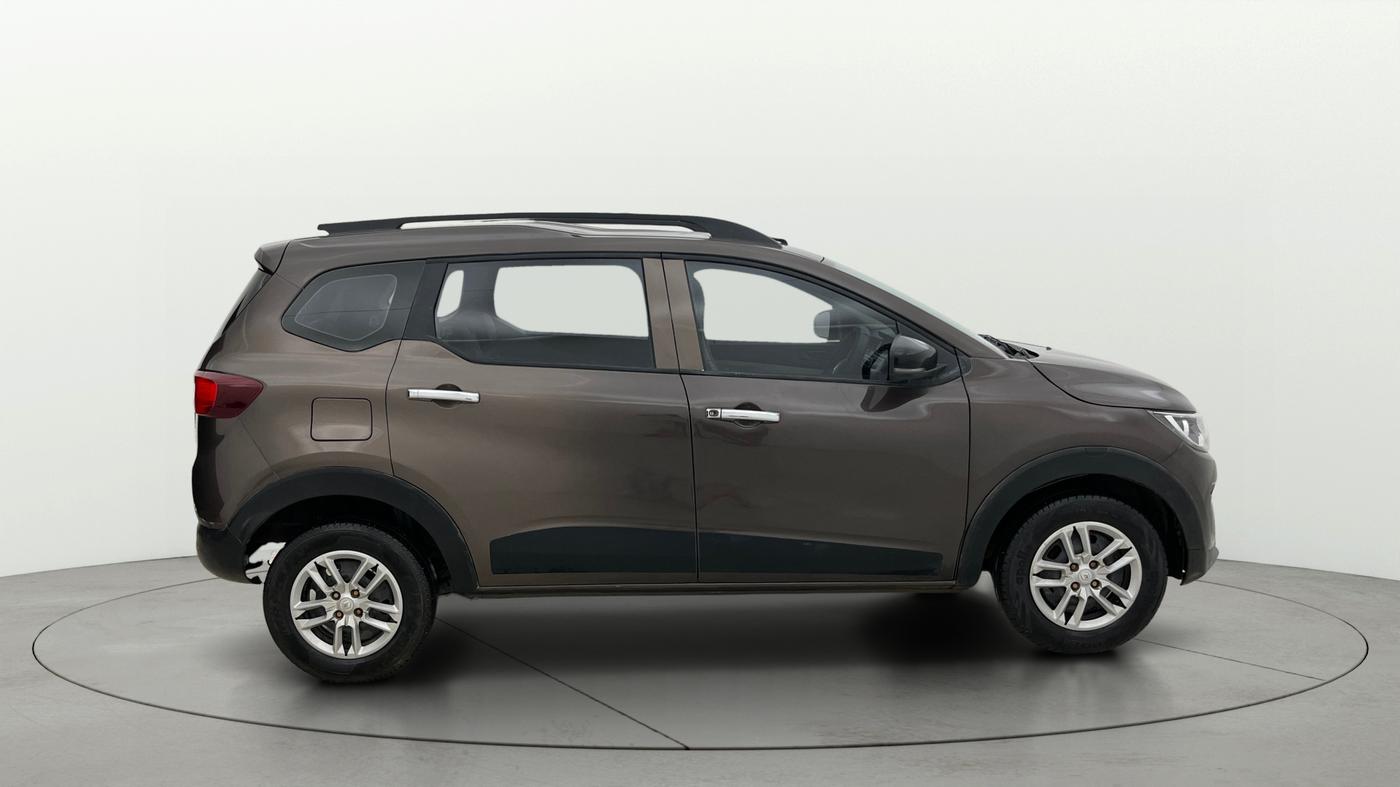 2023 Renault TRIBER RXT, Petrol, Manual, 47,504 km, Right Side View