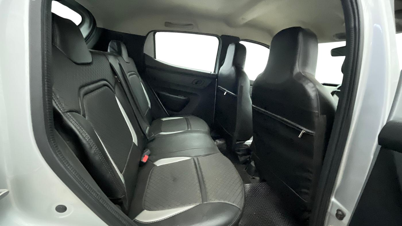 2022 Renault Kwid RXT 1.0 AMT, Petrol, Automatic, 11,287 km, Right Side Rear Door Cabin