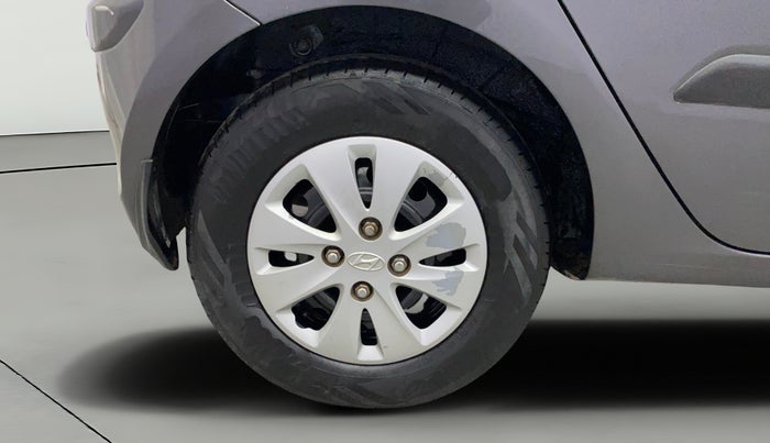 2013 Hyundai i10 MAGNA 1.2, Petrol, Manual, 1,04,654 km, Right Rear Wheel