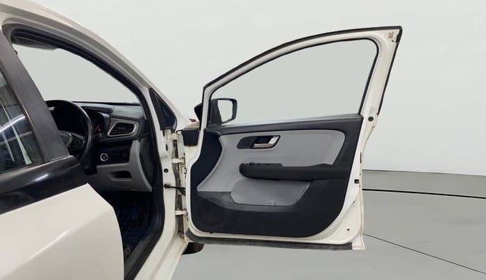 2020 Tata ALTROZ XZ PETROL, Petrol, Manual, 33,860 km, RHS Front Door
