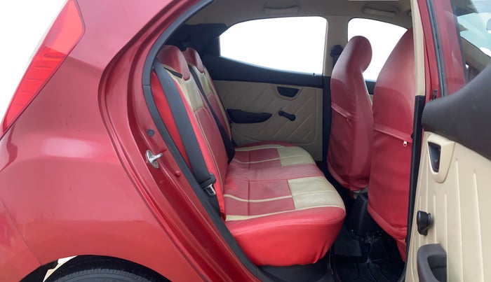 2017 Hyundai Eon MAGNA +, Petrol, Manual, 1,07,046 km, Right Side Rear Door Cabin