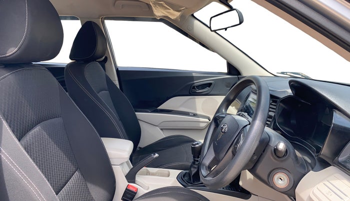 2020 Mahindra XUV300 W4 1.2 PETROL, Petrol, Manual, 29,751 km, Right Side Front Door Cabin