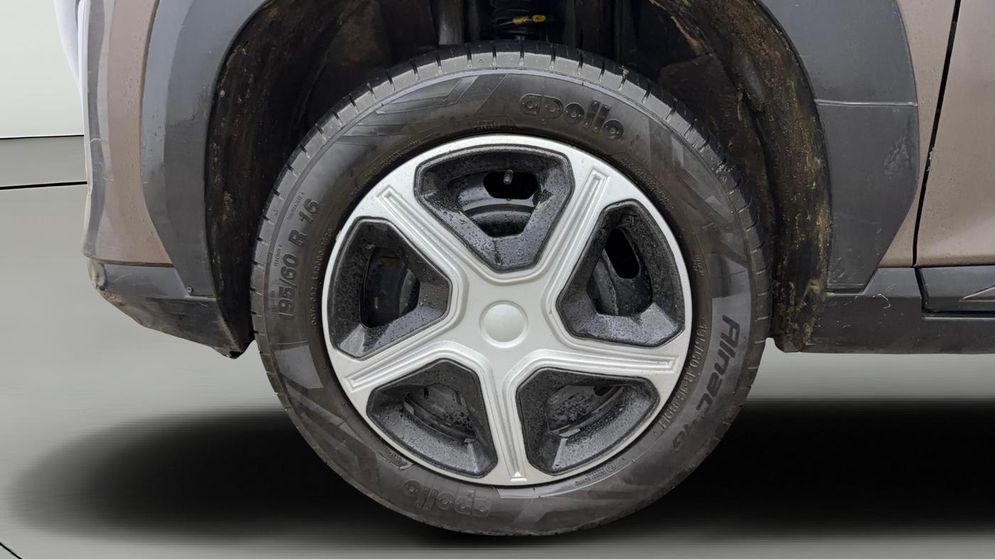 2021 Nissan MAGNITE XL, Petrol, Manual, 90,623 km, Left Front Wheel