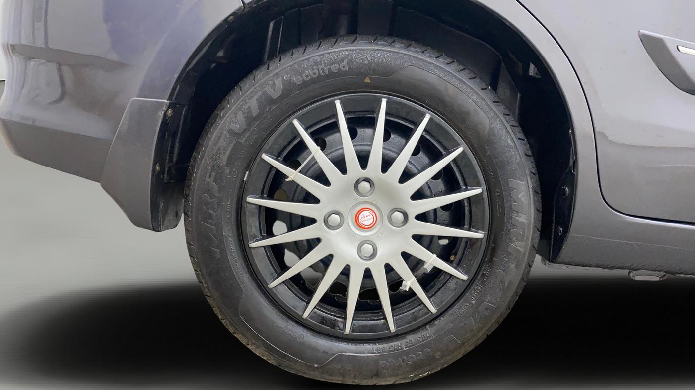 2018 Maruti Ertiga VXI, Petrol, Manual, 76,184 km, Right Rear Wheel