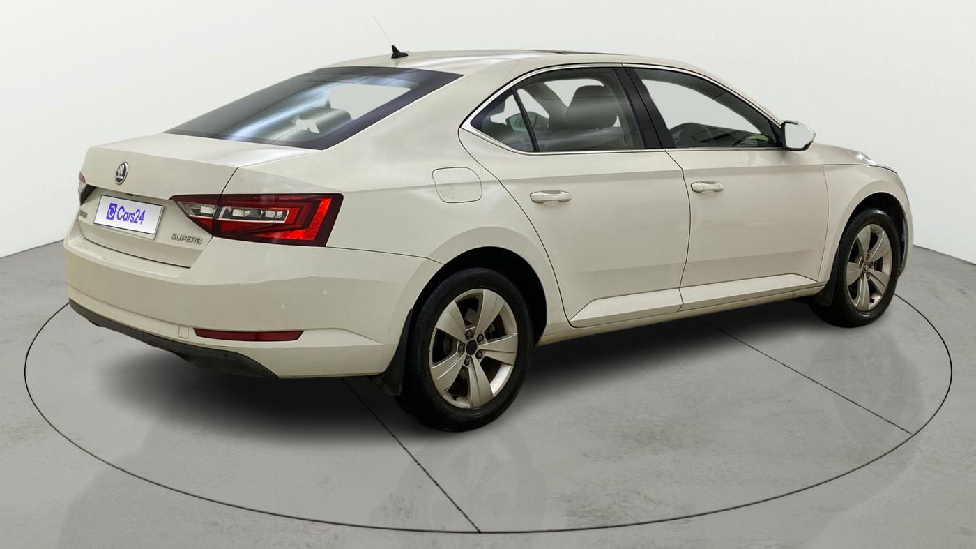 2017 Skoda Superb STYLE 1.8 TSI AT, Petrol, Automatic, 38,591 km, Right Back Diagonal
