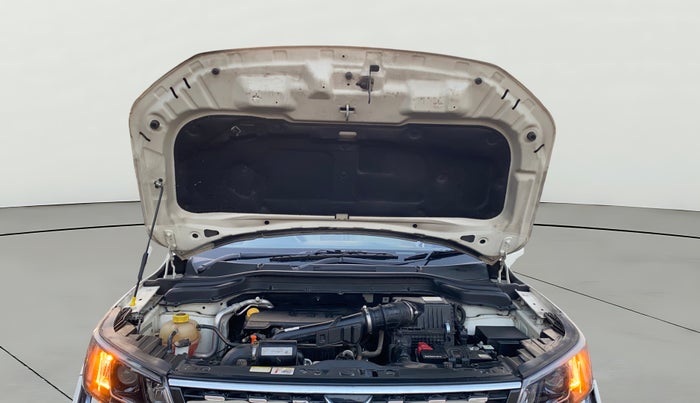 2023 Mahindra XUV300 W8 (O) 1.2 PETROL, Petrol, Manual, 30,905 km, Open Bonet