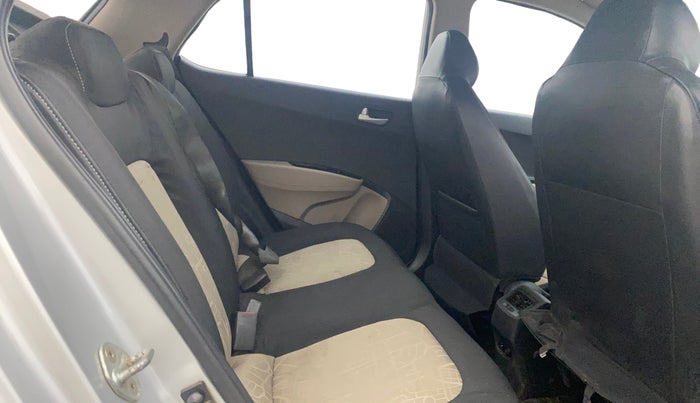 2016 Hyundai Grand i10 SPORTZ 1.2 KAPPA VTVT, Petrol, Manual, 77,525 km, Right Side Rear Door Cabin