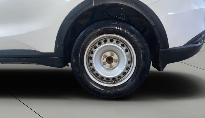 2023 Mahindra XUV700 MX P MT 5 STR, Petrol, Manual, 55,482 km, Left Rear Wheel