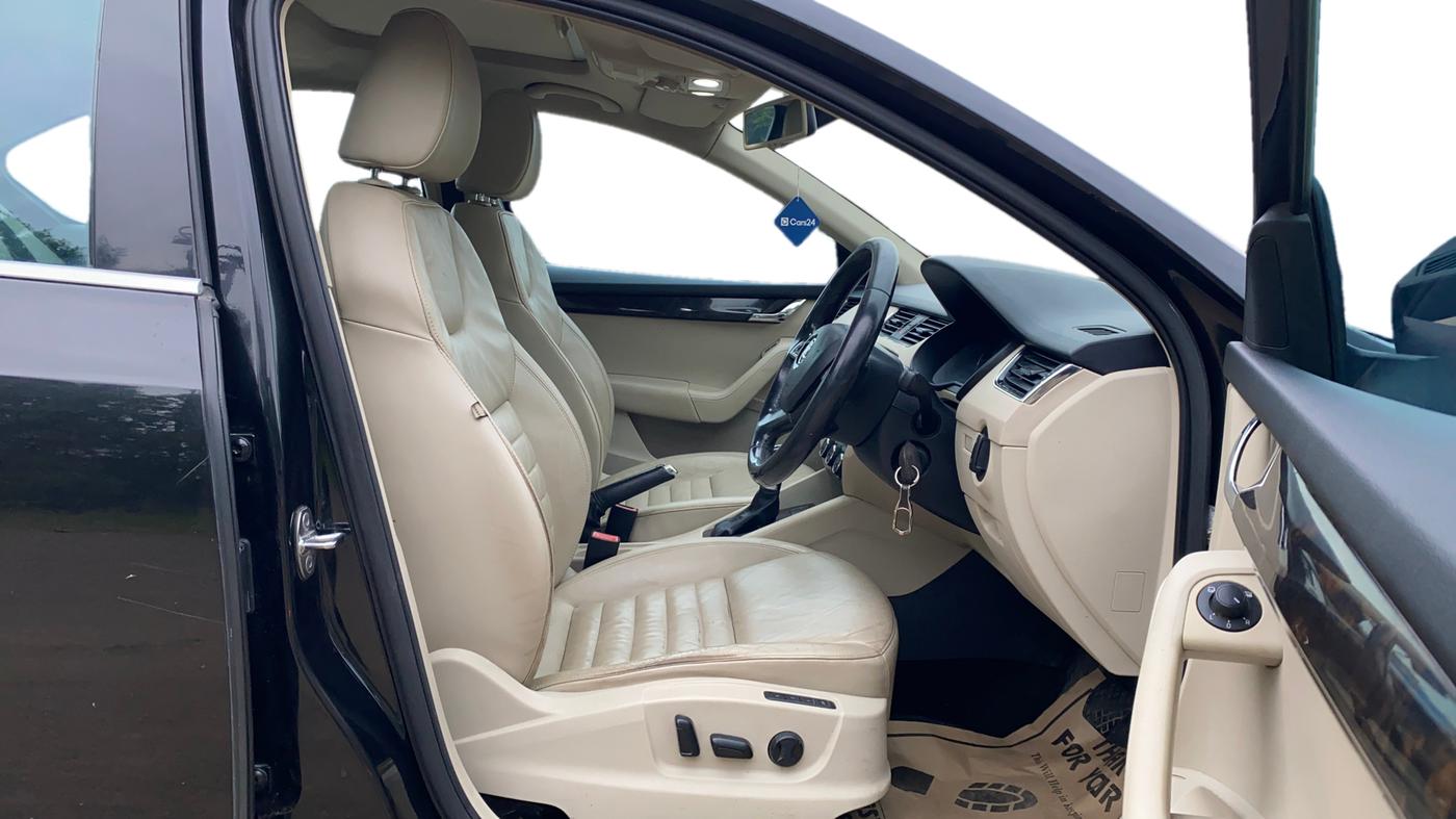 2014 Skoda Octavia ELEGANCE 1.8 TSI AT, Petrol, Automatic, 89,206 km, Right Side Front Door Cabin