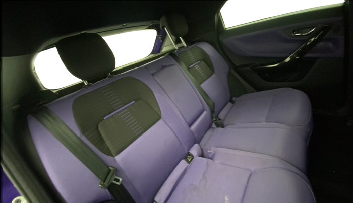 2023 Tata NEXON FEARLESS PURPLE + SUNROOF DUAL TONE 1.2 PETROL, Petrol, Manual, 27,101 km, Right Side Rear Door Cabin