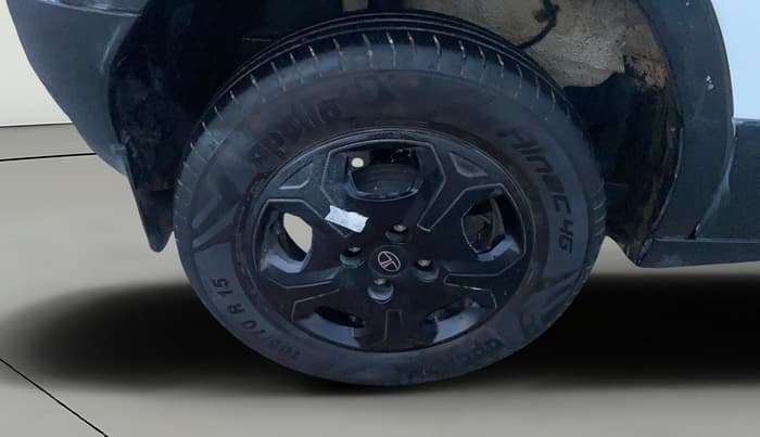 2024 Tata PUNCH ACCOMPLISHED SUNROOF MT, Petrol, Manual, 22,609 km, Right Rear Wheel