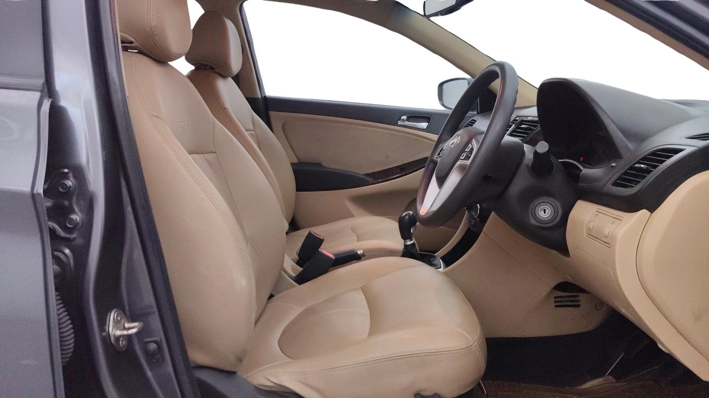 2013 Hyundai Verna FLUIDIC 1.6 VTVT SX, Petrol, Manual, 59,880 km, Right Side Front Door Cabin