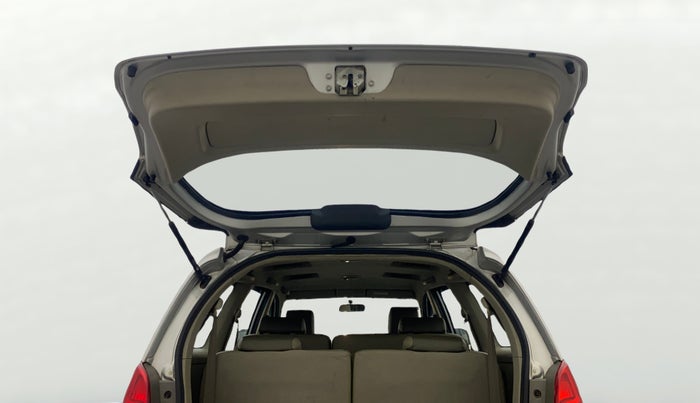 2014 Toyota Innova 2.5 GX 8 STR, Diesel, Manual, 1,07,663 km, Boot Door Open