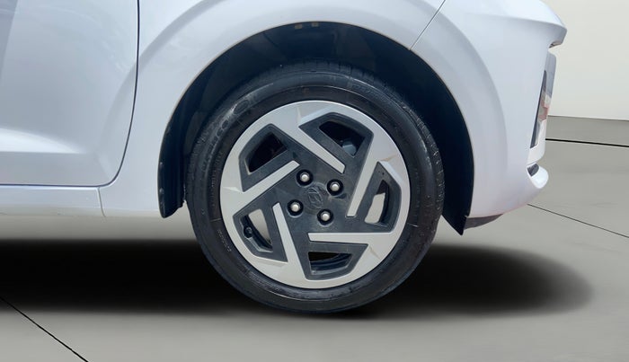 2025 Hyundai GRAND I10 NIOS MAGNA CORPORATE EDITION AMT 1.2 KAPPA VTVT, Petrol, Automatic, 2,349 km, Right Front Wheel