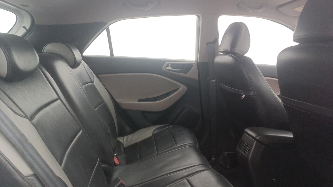 2016 Hyundai Elite i20 ASTA 1.2 (O), Petrol, Manual, 97,005 km, Right Side Rear Door Cabin