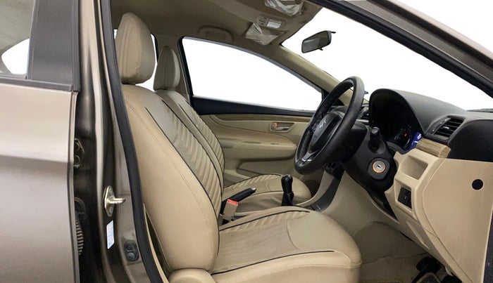 2018 Maruti Ciaz SIGMA 1.5 SHVS MT  PETROL, Petrol, Manual, 31,758 km, Right Side Front Door Cabin