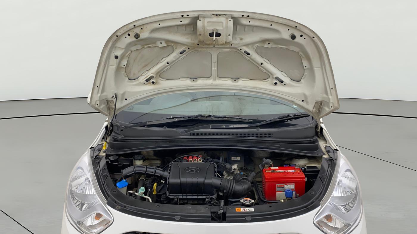 2016 Hyundai i10 SPORTZ 1.1, CNG, Manual, 1,13,611 km, Open Bonet