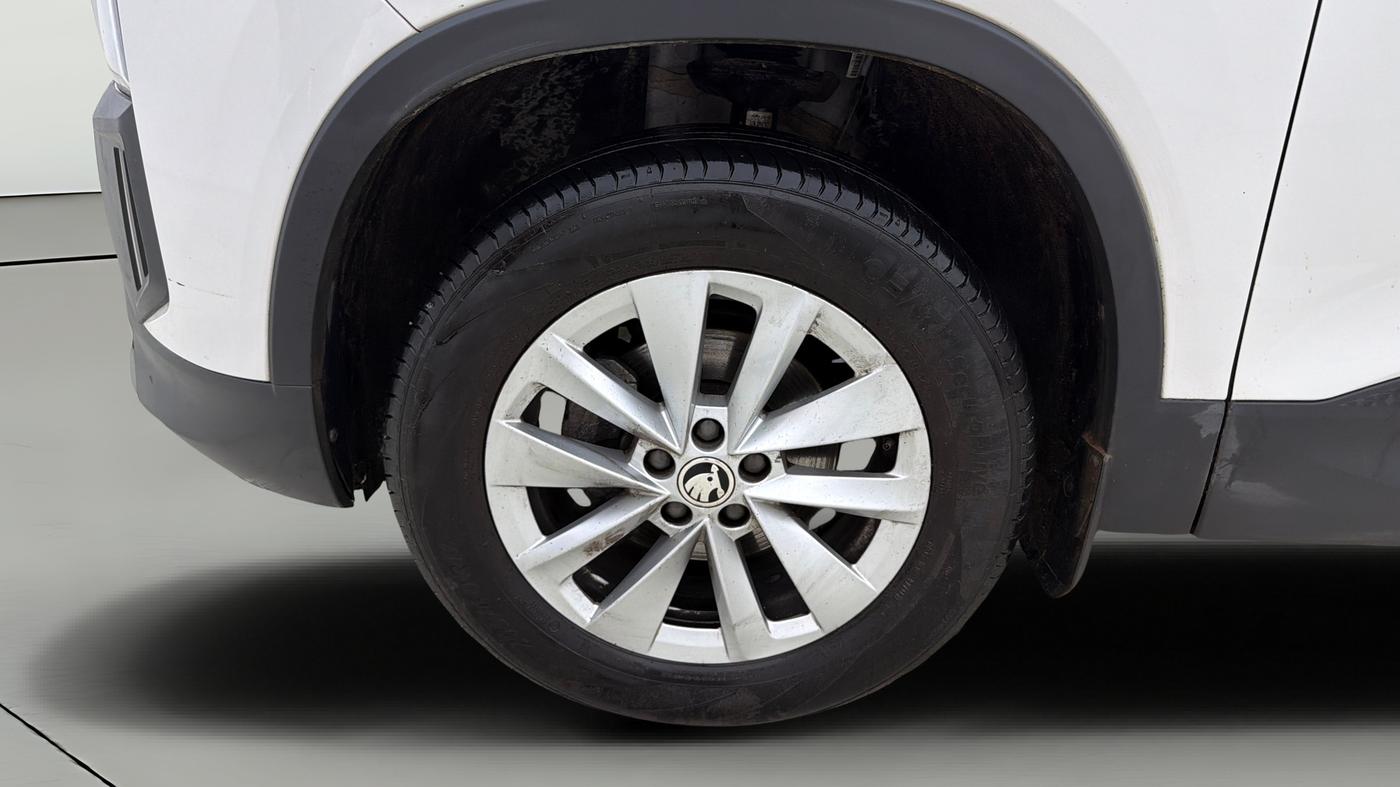2025 Skoda Kylaq Signature, Petrol, Manual, 19,275 km, Left Front Wheel