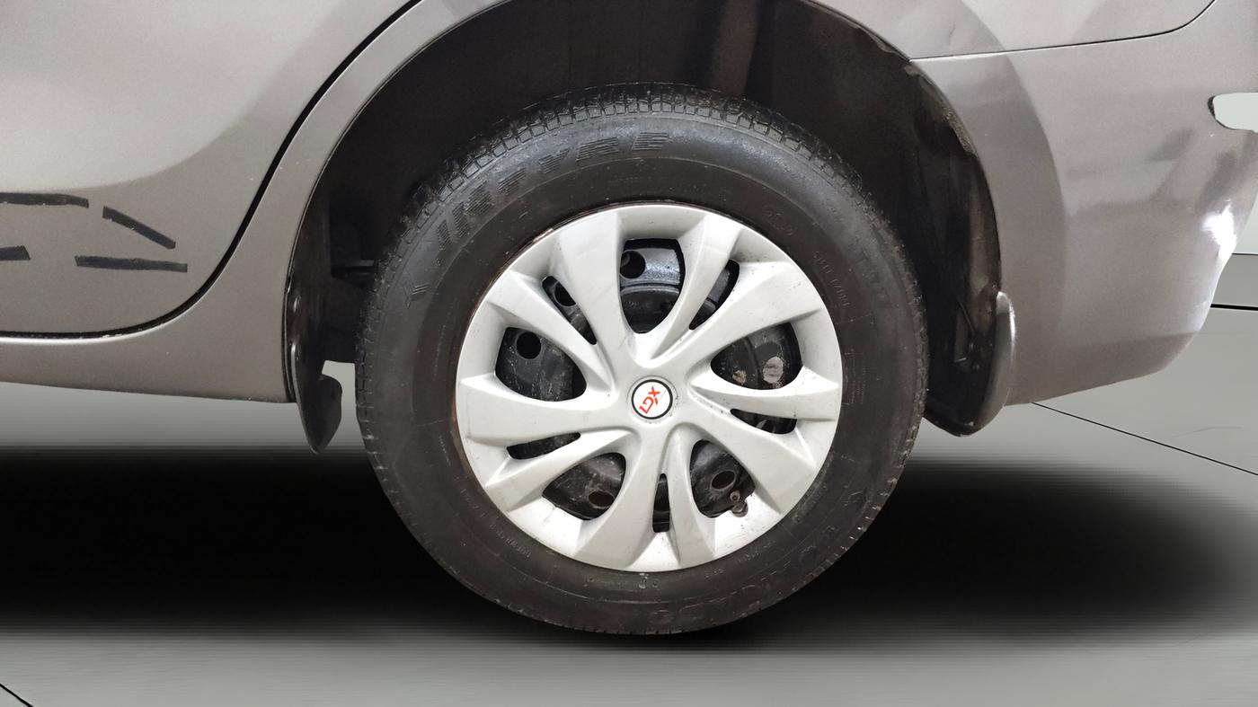 2018 Maruti Dzire VXI, CNG, Manual, 94,982 km, Left Rear Wheel