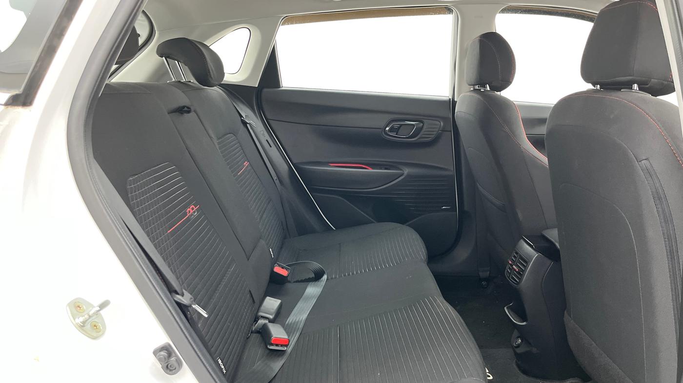 2022 Hyundai NEW I20 ASTA (O) 1.2 MT DUAL TONE, Petrol, Manual, 10,336 km, Right Side Rear Door Cabin