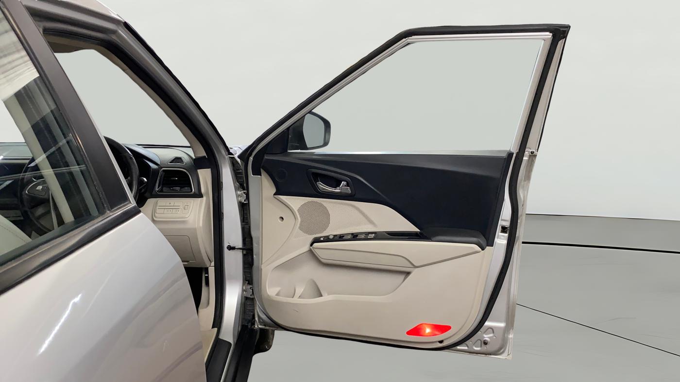 2019 Mahindra XUV300 W8 (O) 1.2 PETROL, Petrol, Manual, 61,868 km, RHS Front Door