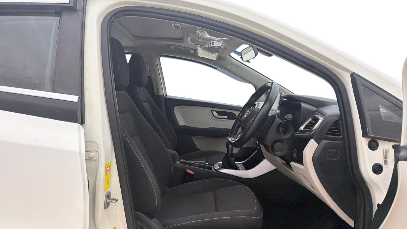 2023 Tata ALTROZ XZ PLUS SUNROOF CNG, CNG, Manual, 81,056 km, Right Side Front Door Cabin
