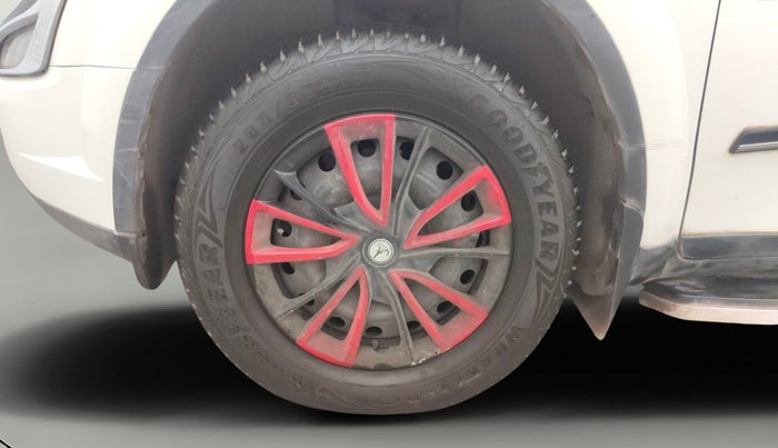 2015 Mahindra XUV500 W8, Diesel, Manual, 1,14,318 km, Left Front Wheel