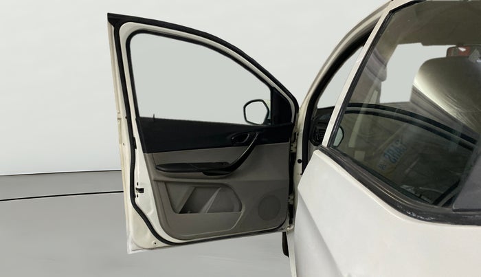 2018 Tata Tiago XT PETROL, Petrol, Manual, 32,574 km, LHS Front Door