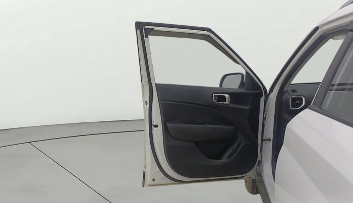 2021 Hyundai VENUE SX 1.5 CRDI, Diesel, Manual, 48,625 km, LHS Front Door