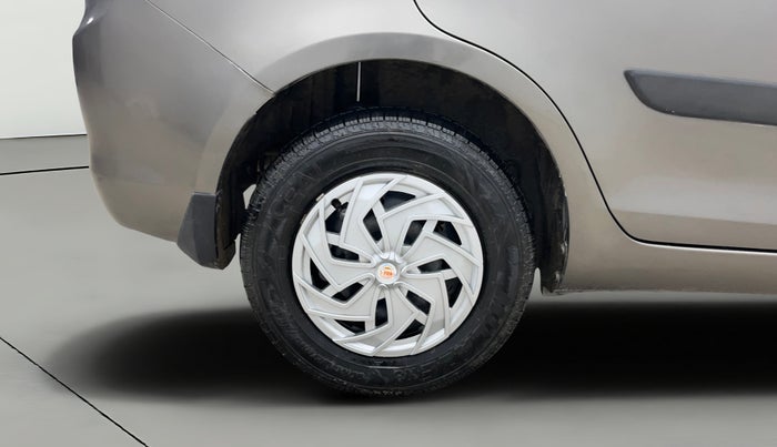 2015 Maruti Swift Dzire VXI, Petrol, Manual, 61,070 km, Right Rear Wheel