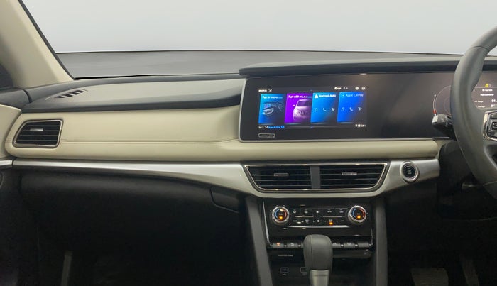 2024 Mahindra XUV700 AX 7 P AT 7 STR, Petrol, Automatic, 21,999 km, Air Conditioner