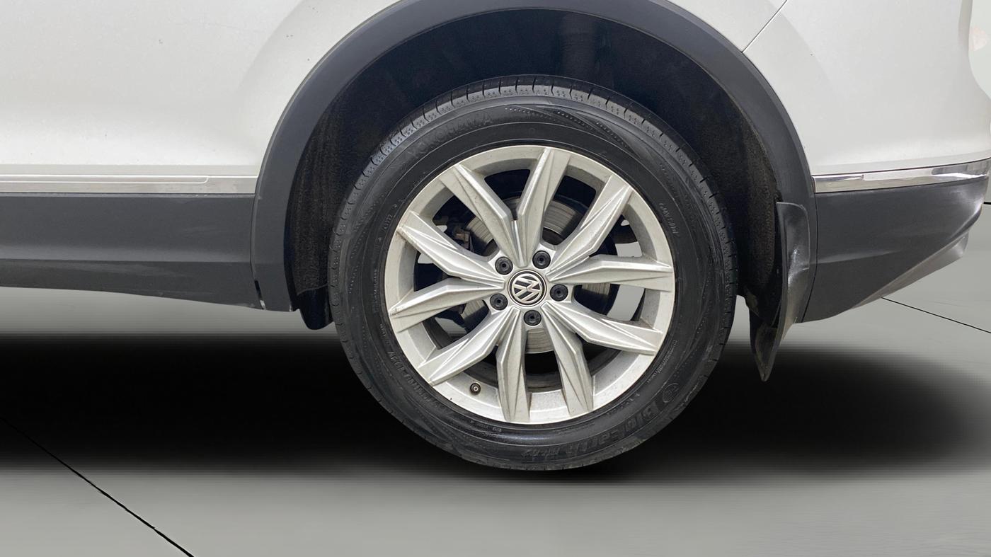 2017 Volkswagen TIGUAN HIGHLINE TDI AT, Diesel, Automatic, 1,44,226 km, Left Rear Wheel