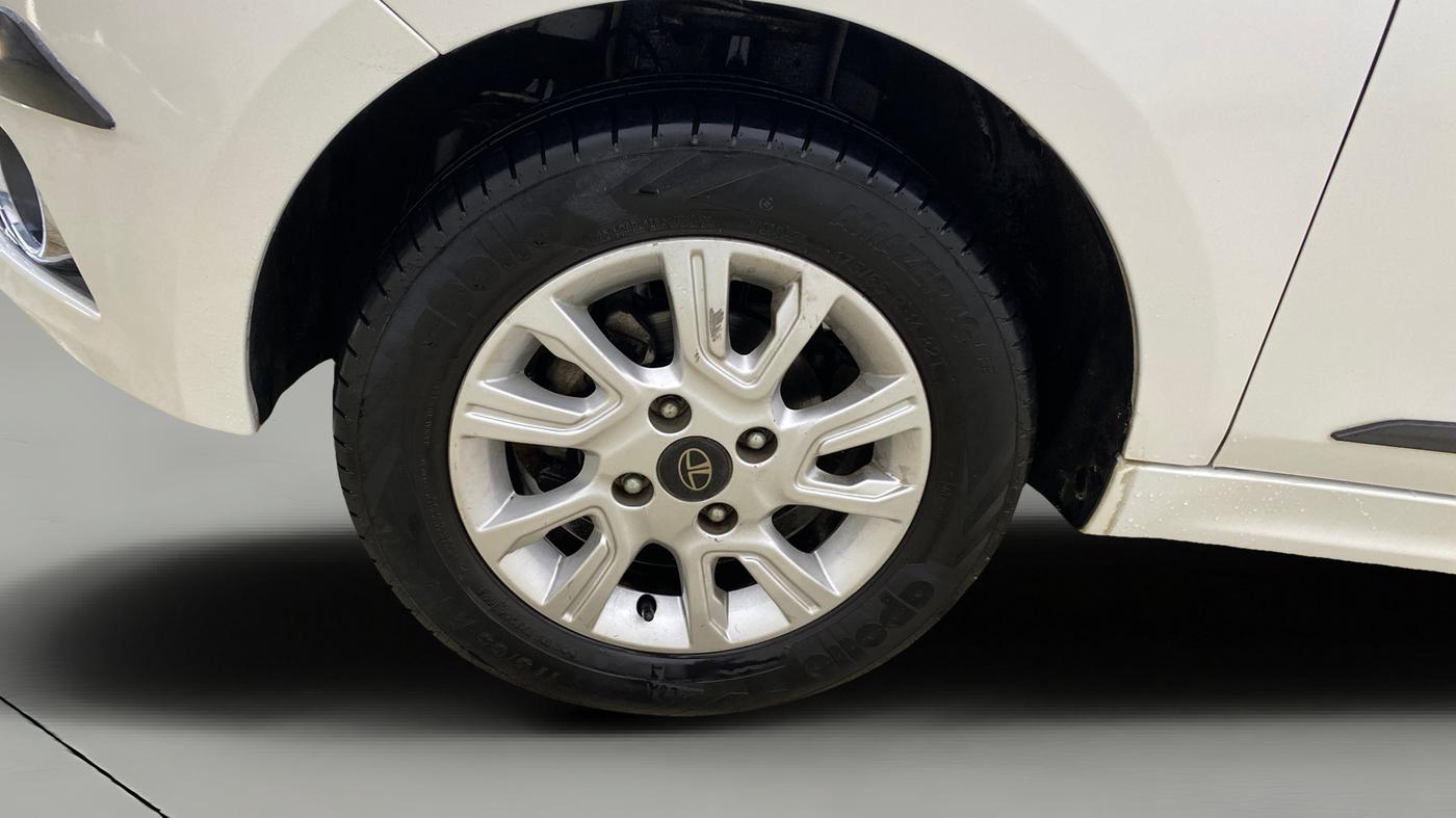 2017 Tata Tiago XZ PETROL, Petrol, Manual, 51,996 km, Left Front Wheel
