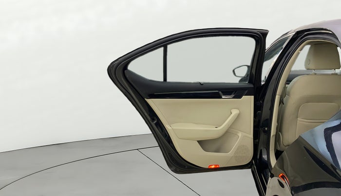 2016 Skoda Superb L&K 1.8 TSI AT, Petrol, Automatic, 70,037 km, LHS Rear Door