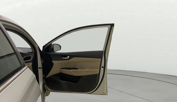 2017 Hyundai Verna 1.6 EX CRDI, Diesel, Manual, 1,33,554 km, RHS Front Door